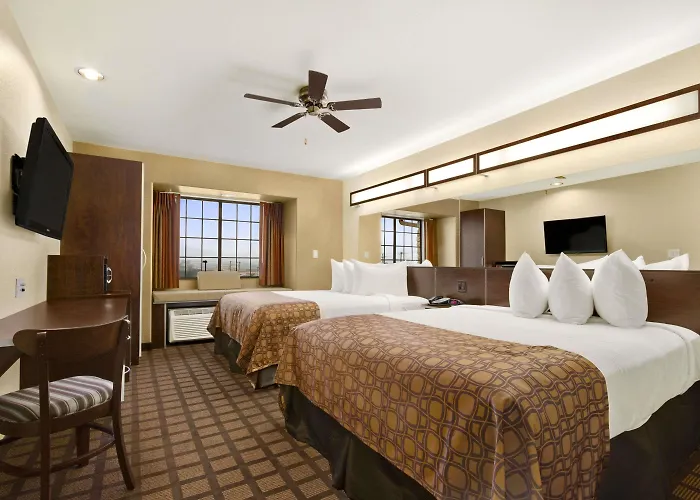 Hotel Microtel & By Wyndham 3*