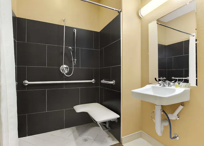 Hotel Microtel & By Wyndham 3*