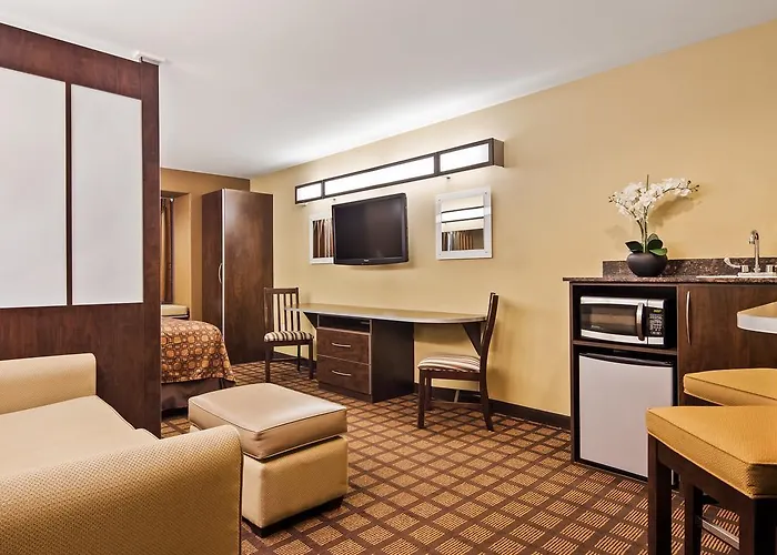 Hotel Microtel & By Wyndham 3*