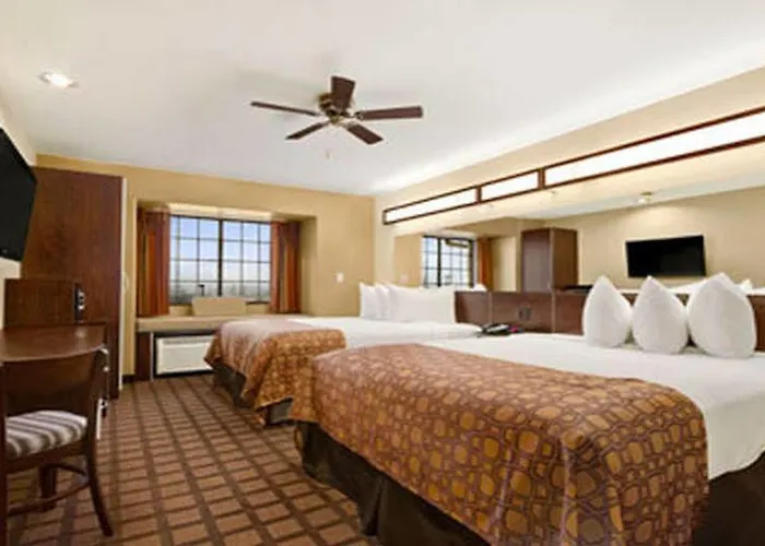 Hotel Microtel & By Wyndham