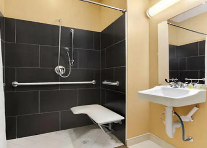 Hotel Microtel & By Wyndham 3*